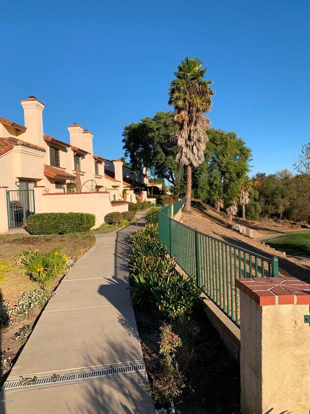 Foto principal - 310 Country Club Dr