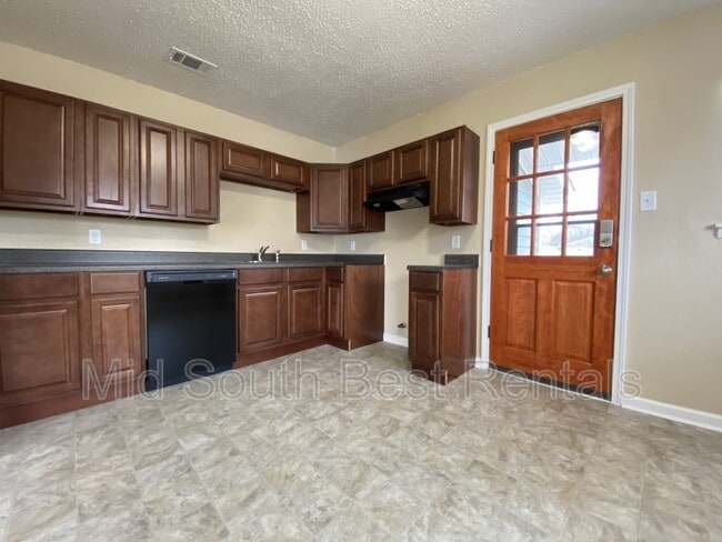 Building Photo - 127 Meadow Park Dr