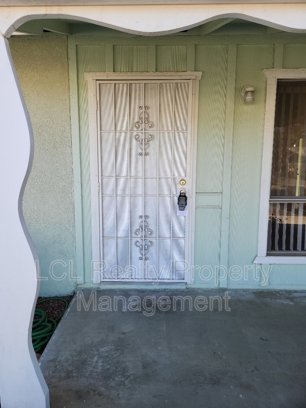 Foto del edificio - 26787 Oakmont Dr