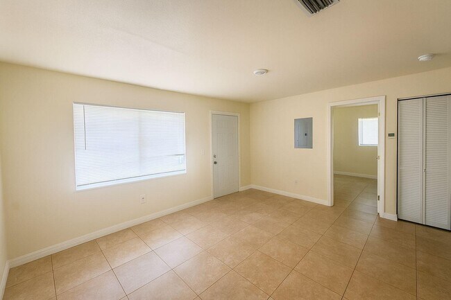 Foto del edificio - 908 Mccray Ct