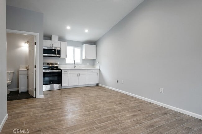 Photo - 1514 E Young St Apartment