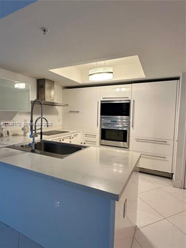 Foto del edificio - 200 Sunny Isles Blvd