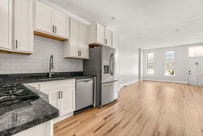 Building Photo - 419 N Collington Ave