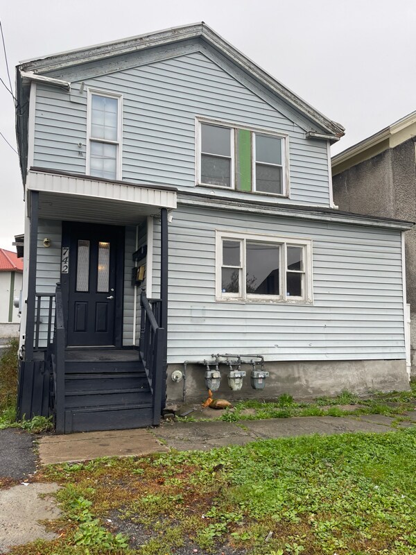 Building Photo - 742 Jay St