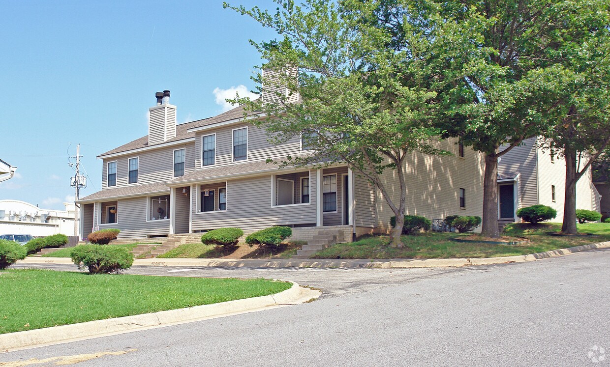 400 Fairway Cir, Springdale, AR 72764 Apartments in Springdale, AR