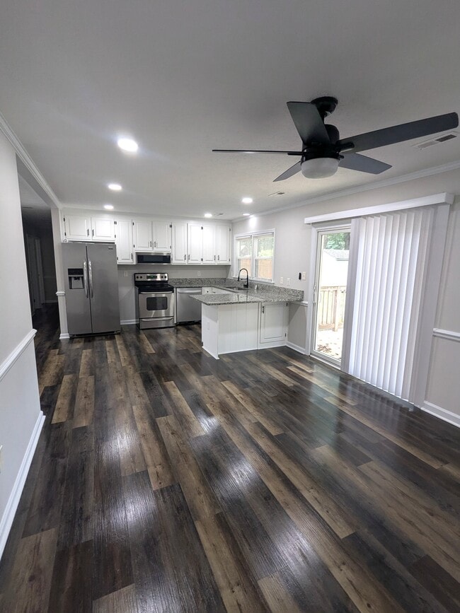 Foto del edificio - 107 Sandy Lake Dr