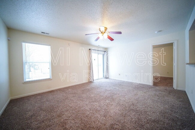 Building Photo - 10414 Kensil St
