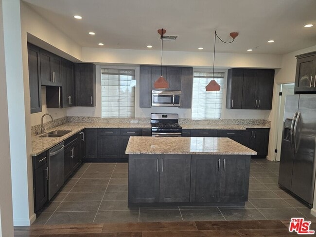 Foto del edificio - 940 S Western Ave