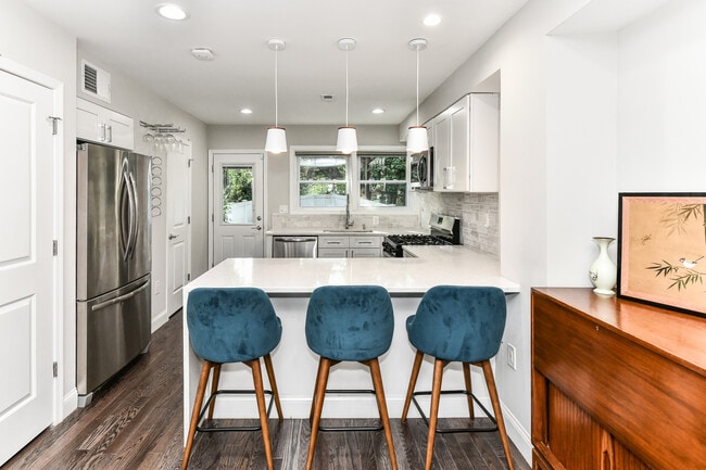 Foto del edificio - 1350 Dexter Terrace SE