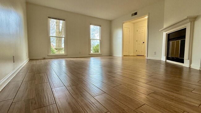 Building Photo - 1803 Lexington Trce