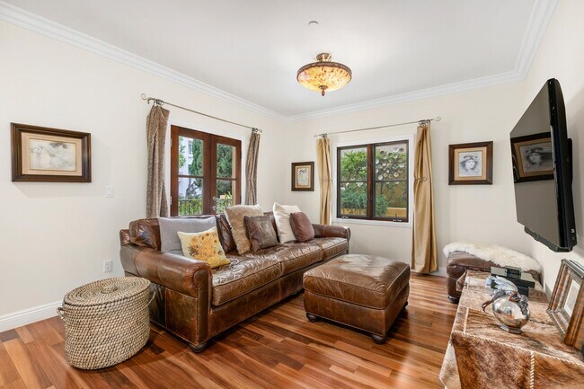 Foto del edificio - 10617 Eastborne Ave
