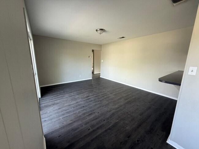 Foto del edificio - 4-Bedroom Home in Live Oak Village