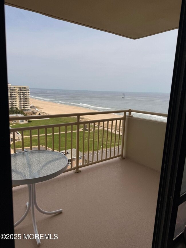 Foto del edificio - 787 Ocean Ave