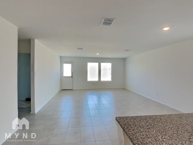 Building Photo - 1837 Lotus St