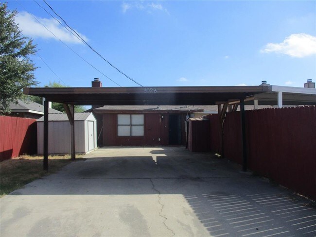 Foto del edificio - 3028 Gregory Ln