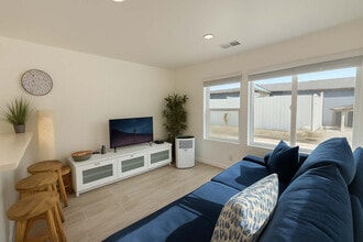 Building Photo - 818 Vanitie Ct