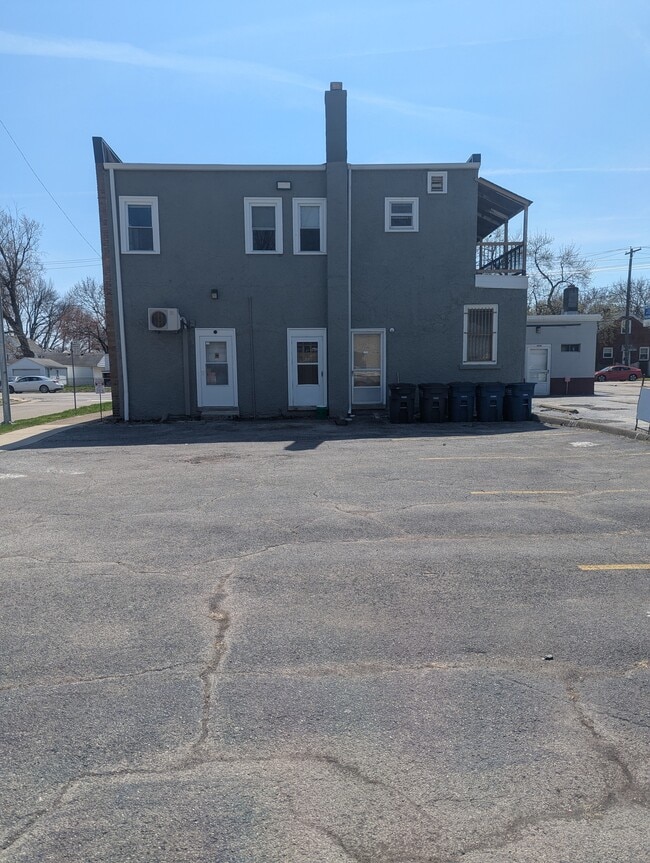 Building Photo - 4001 Woodmont Rd