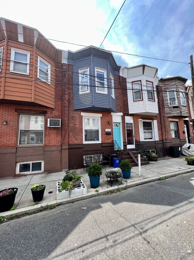 Foto del edificio - Gorgeous 3-Bedroom Townhome in West Passyu...