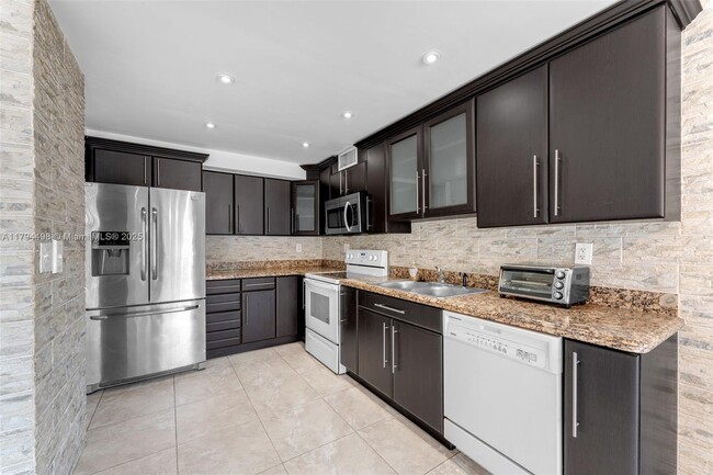 Foto del edificio - 5800 SW 127th Ave