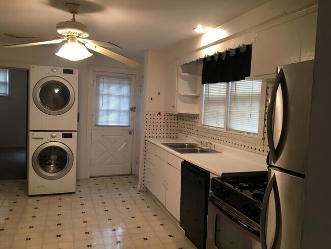 Foto del edificio - 3 bedroom in Chicago IL 60614