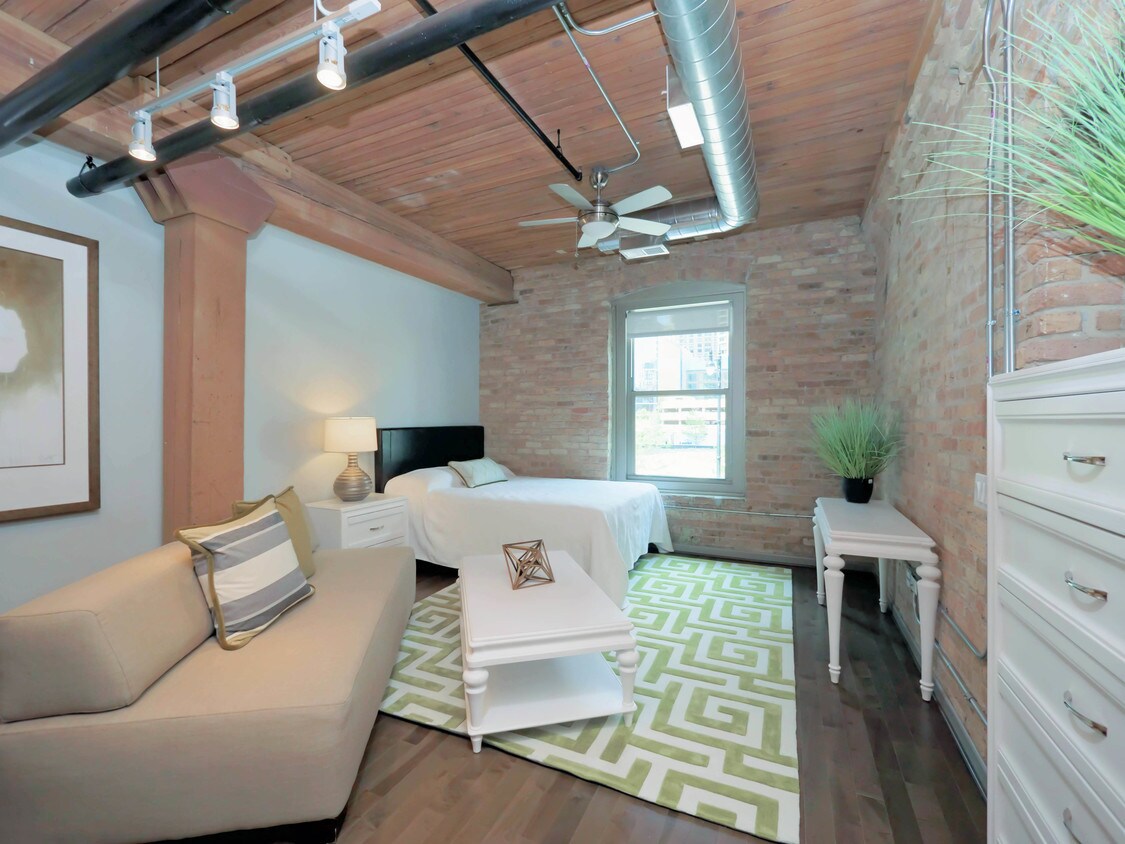 The Lofts At River East Apartments Chicago Il Primary Photo The Lofts At River East