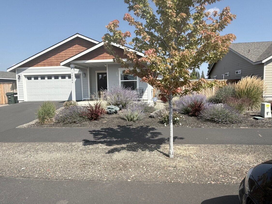 Foto principal - 16504 Bishop Pine St