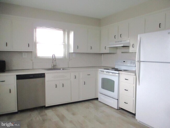 Foto del edificio - 204 E Ridgeville Blvd