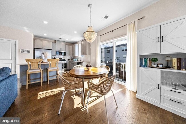 Building Photo - 973 Skylar Ct.