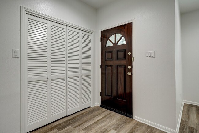 Foto del edificio - 6725 Belmont St