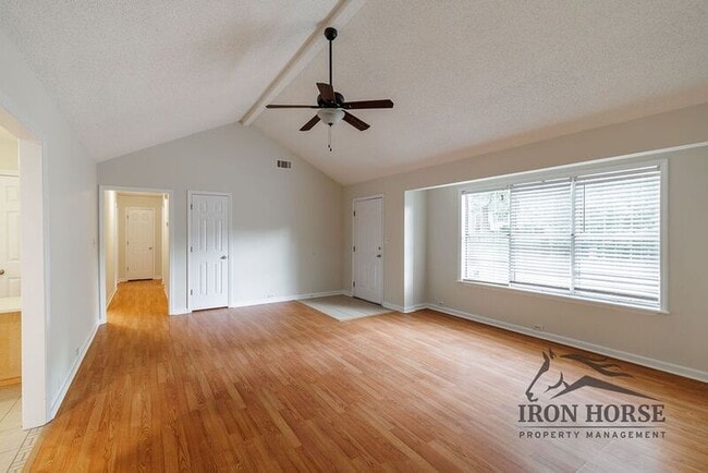 Photo - 335 Oak Meadows Dr House