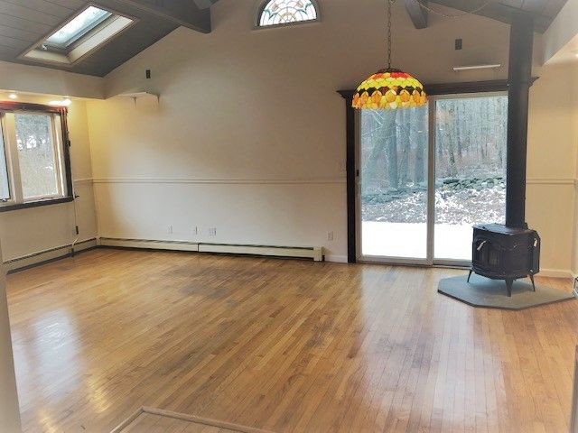 Building Photo - 498 Watson Hollow Road