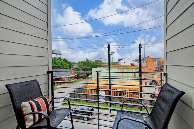 Building Photo - 608 Cage St