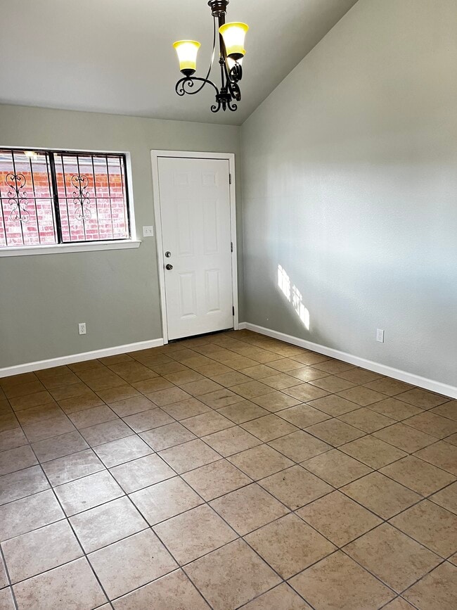 Building Photo - 1222 N Star Circle Dr