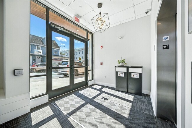 Building Photo - 25 2nd St