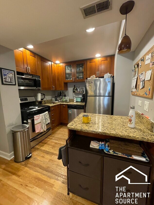 Foto principal - 6978 N Greenview Ave