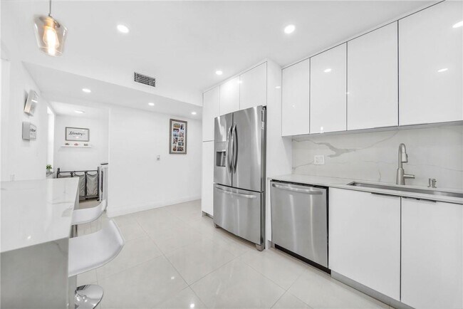 Building Photo - 901 Cypress Grove Dr