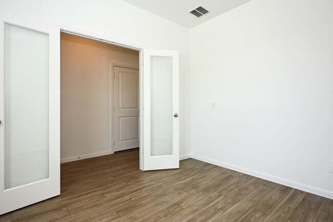 Foto del edificio - 23526 Wrexham St