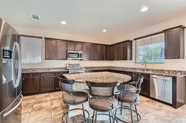 Foto del edificio - Dont Miss This Gorgeous 4 bed 3 bath plus Loft!