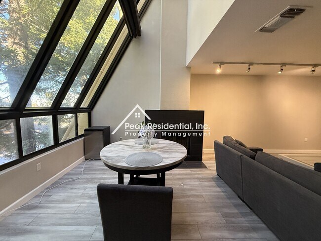 Foto del edificio - Updated 3 bd/3 ba Condo in Sacramento with...