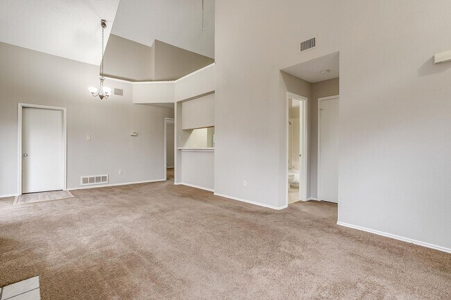 Foto del edificio - One Side of Very Nice Duplex S Arlington- ...