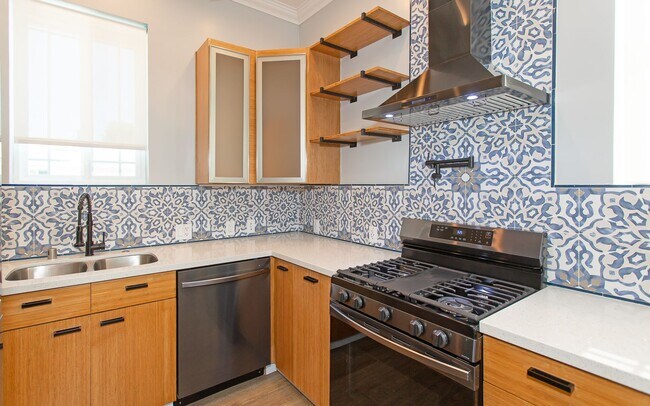 Building Photo - Beautiful Fully Upgraded 1 bedroom in the ...
