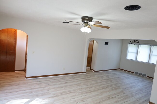 Foto del edificio - 214 S Shady Bend Rd