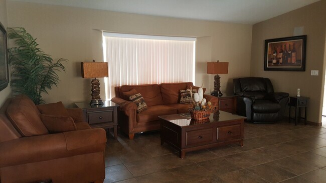 Foto del edificio - Long Term & Short Terms Options Furnished Pool Home!!!