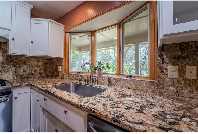Building Photo - 7259 White Oak Ln