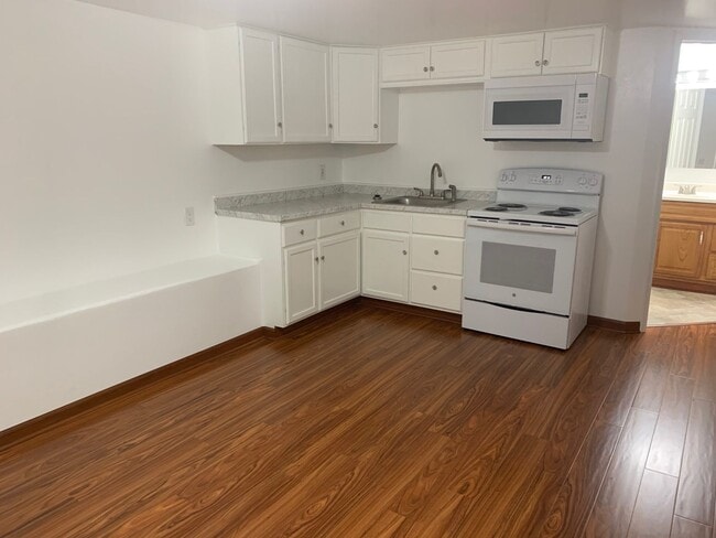 Building Photo - 224 Farewell Ave