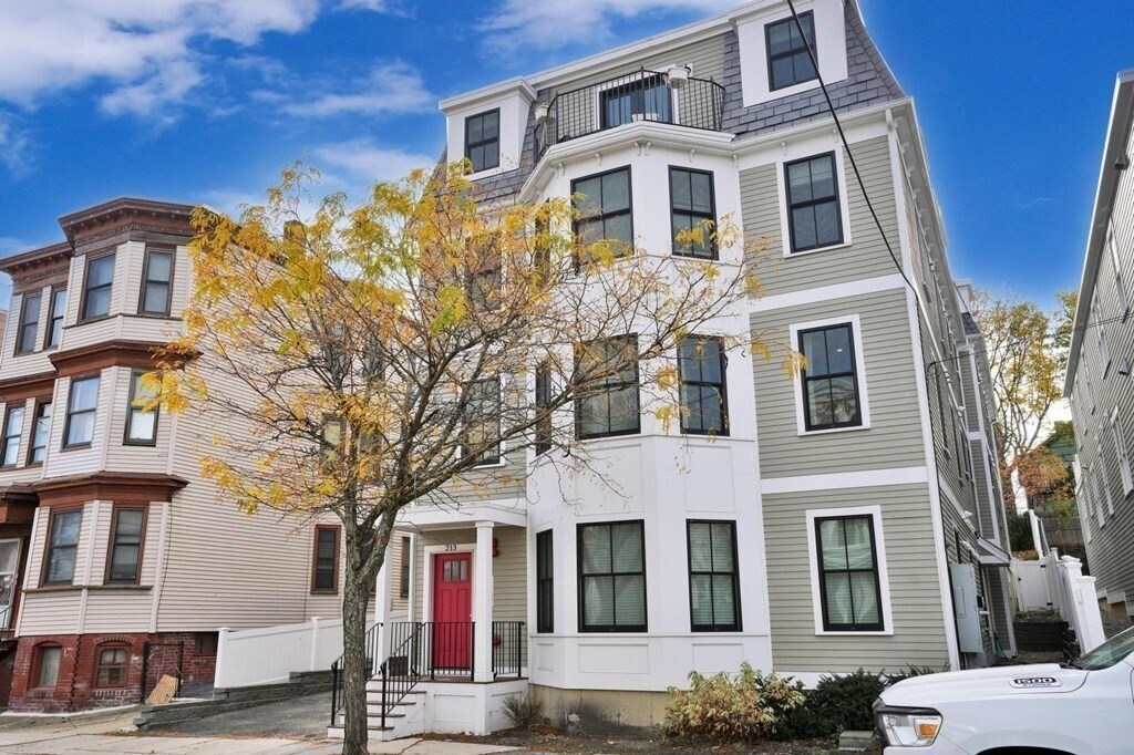 Primary Photo - 213 E Eagle St