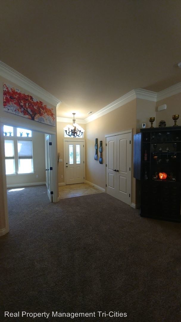 Building Photo - 4 br, 2 bath House - 614 Huntington Pl