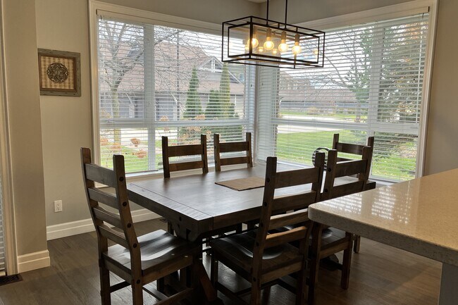 Building Photo - 667 Johnston Pk Ave