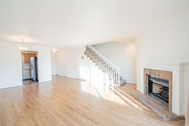 Foto del edificio - Prime Location! 2 bed/ 2.5 bath! Schedule ...