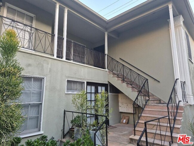 Foto del edificio - 8551 Holloway Dr